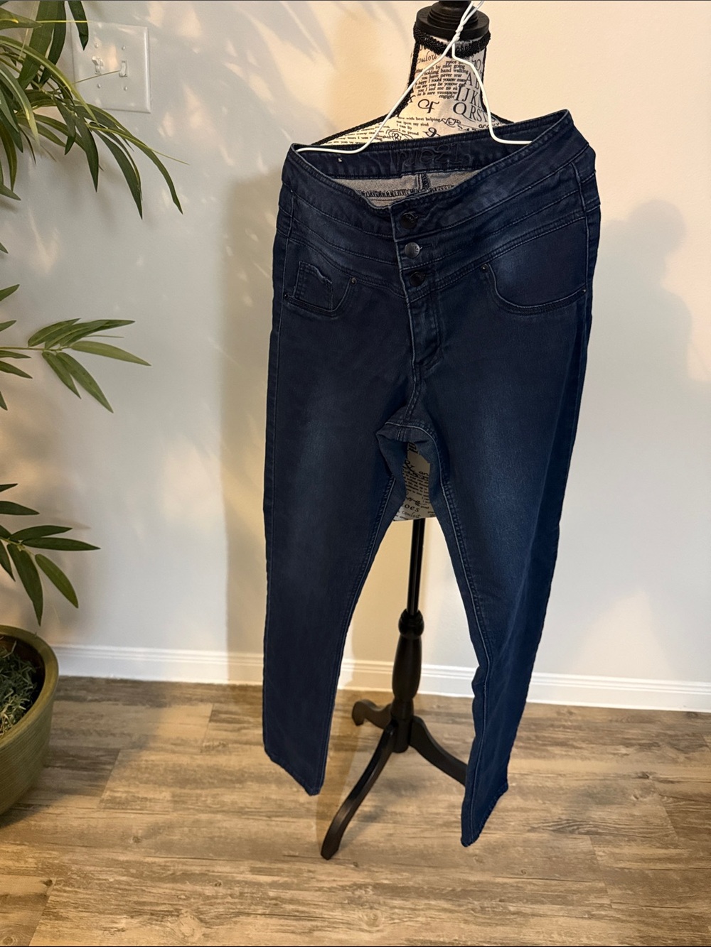 Women's High-Rise Skinny Jeans in Dark Blue